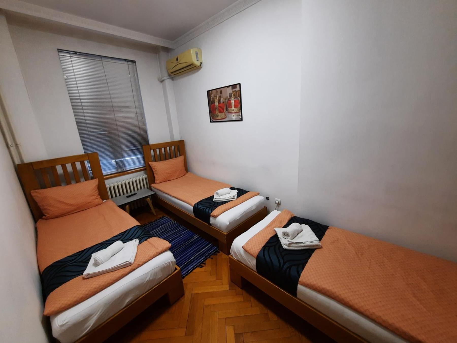 Republica Lägenhet Belgrad Rum bild