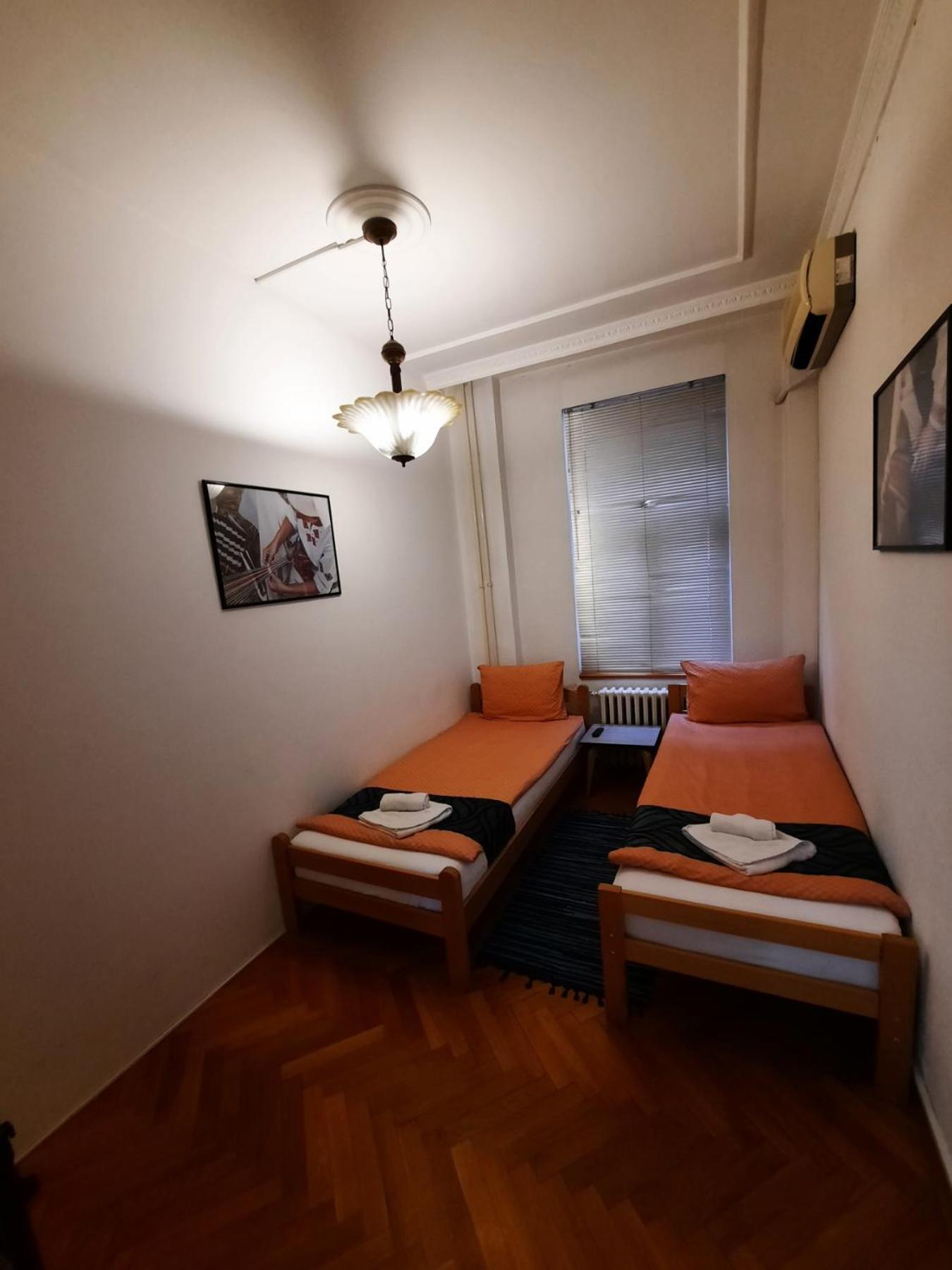 Republica Lägenhet Belgrad Rum bild